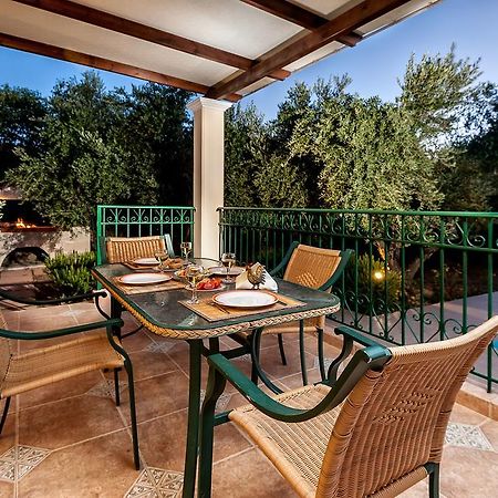 Villa Vallia - Villa Marina Kato Galatas Exteriör bild
