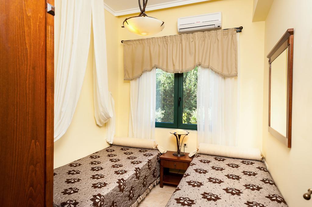 Villa Vallia - Villa Marina Kato Galatas Exteriör bild