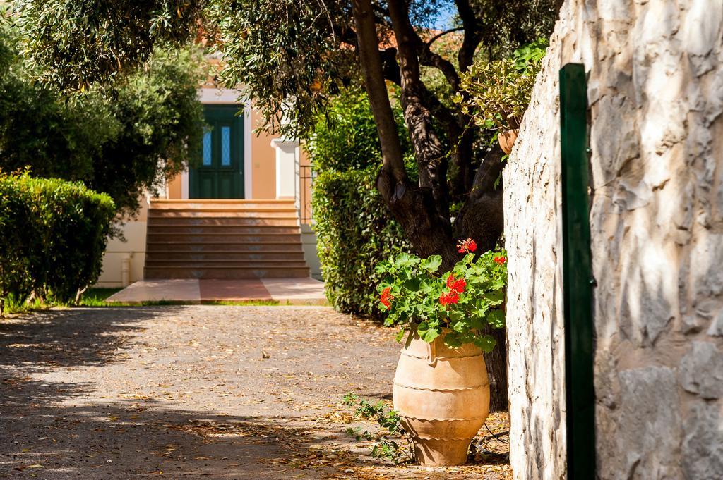 Villa Vallia - Villa Marina Kato Galatas Exteriör bild
