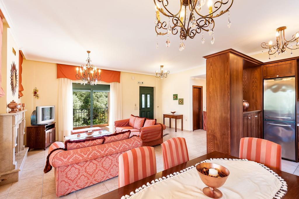 Villa Vallia - Villa Marina Kato Galatas Exteriör bild
