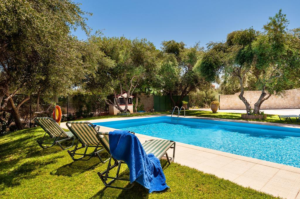 Villa Vallia - Villa Marina Kato Galatas Exteriör bild