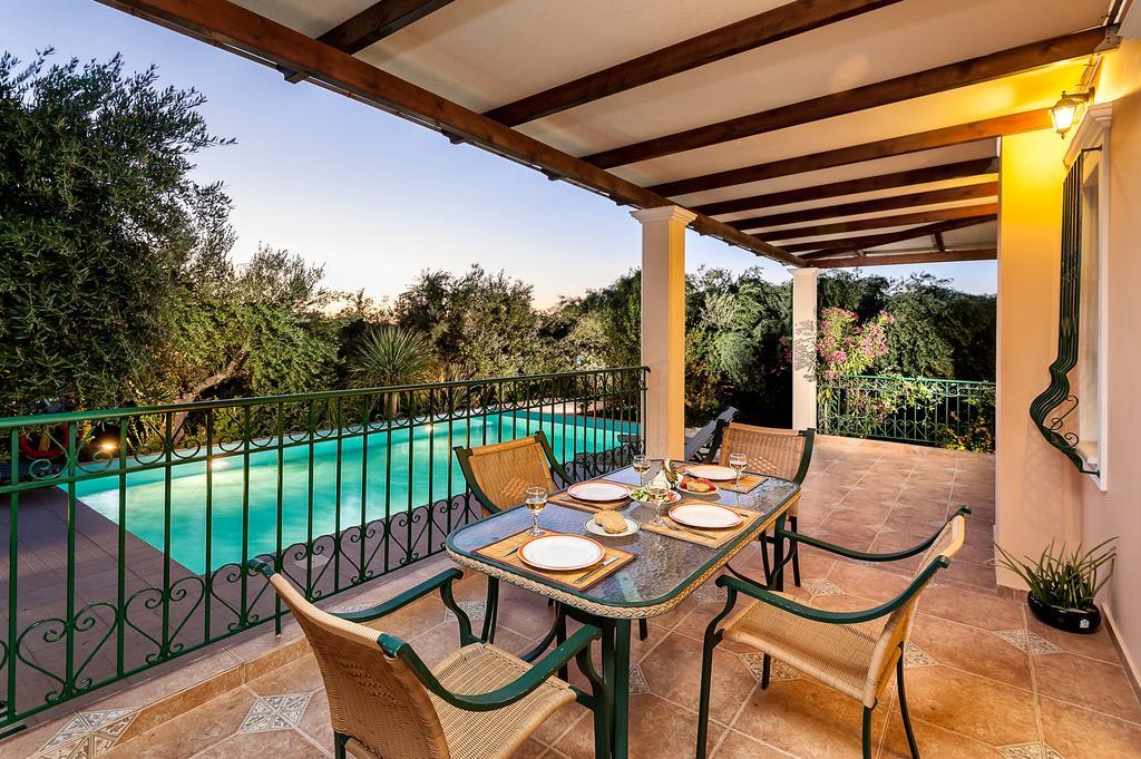 Villa Vallia - Villa Marina Kato Galatas Exteriör bild